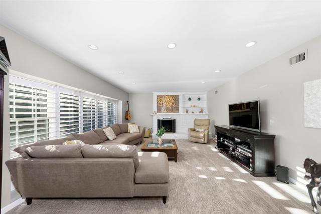 Detail Gallery Image 4 of 33 For 4711 Lorena Pl, El Cajon,  CA 92020 - 4 Beds | 3 Baths