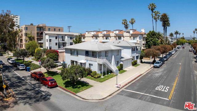 231 California Avenue, Santa Monica CA: https://media.crmls.org/mediaz/ffa0d6ef-ab7a-4b18-a74b-a6e03db0a625.jpg