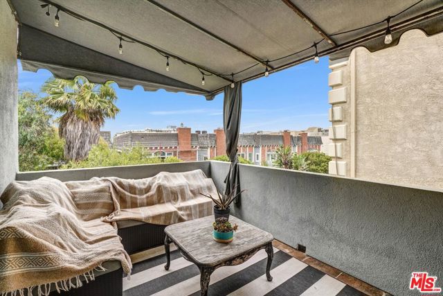 4105 Pacific Avenue, Marina del Rey CA: https://media.crmls.org/mediaz/ffa133cb-6afc-45a4-bd0b-ea47c90d0c7d.jpg