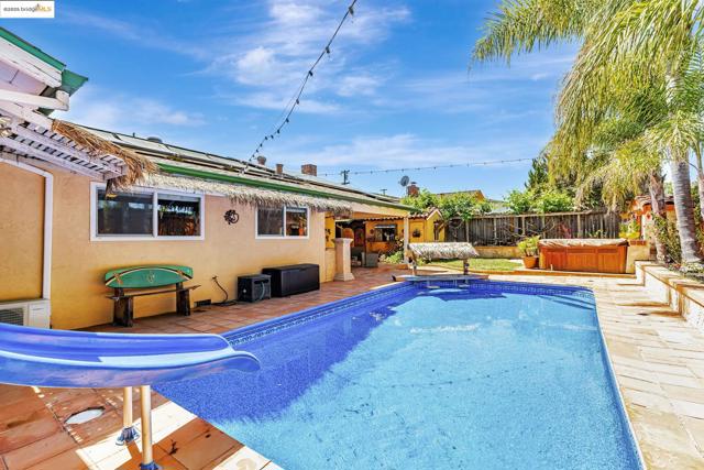 212 Matsqui Rd, Antioch CA: https://media.crmls.org/mediaz/ffa135fb-10b7-4a6f-a0a8-07ec80f59fe7.jpg