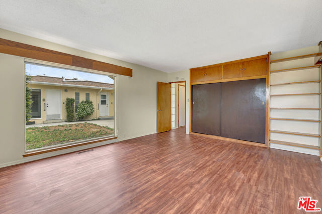 9855 Emperor Avenue, Arcadia CA: https://media.crmls.org/mediaz/ffa176c2-1271-497e-a249-d6bb94e71b9b.jpg