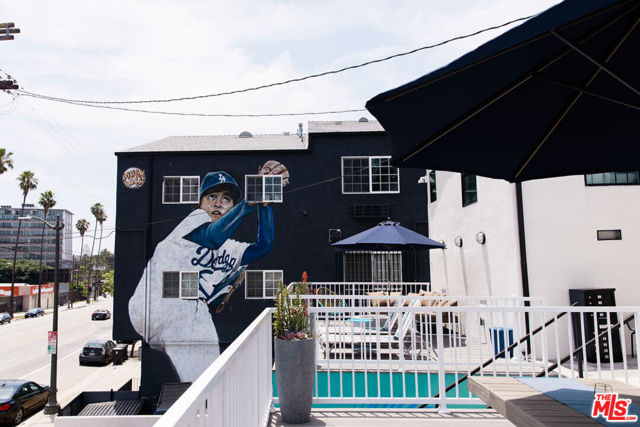 1236 W Sunset Boulevard, Los Angeles CA: https://media.crmls.org/mediaz/ffa1a90e-9492-4de0-9c8b-81b86dcaf801.jpg