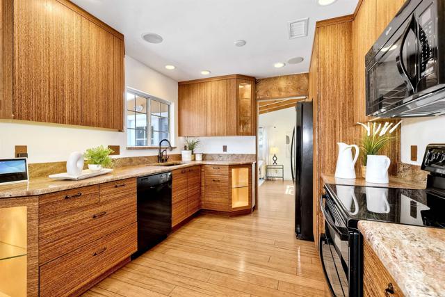 7912 Blue Jay Place, San Diego CA: https://media.crmls.org/mediaz/ffa24944-0209-4268-8579-db4e3a9eaa57.jpg
