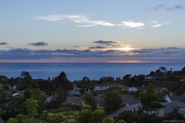 6404 La Jolla Scenic Drive S, La Jolla CA: https://media.crmls.org/mediaz/ffa26196-4e06-4183-81e4-359b0de3dd7c.jpg