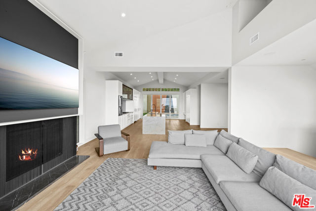 1324 Monument Street, Pacific Palisades CA: https://media.crmls.org/mediaz/ffa2644d-d82e-45f9-86c4-f978d938560a.jpg