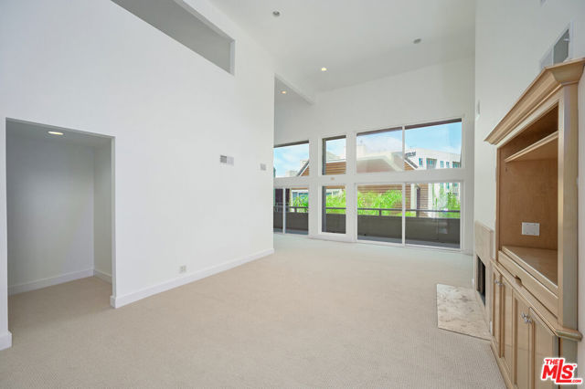 4250 Via Dolce, Marina del Rey CA: https://media.crmls.org/mediaz/ffa2a398-8c5a-4c63-816b-2dd708c030de.jpg