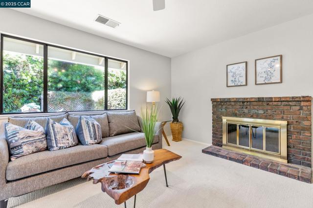 109 Bria Ct, Walnut Creek CA: https://media.crmls.org/mediaz/ffa2acaa-8d14-4fb3-97e1-fe71045bc3b6.jpg
