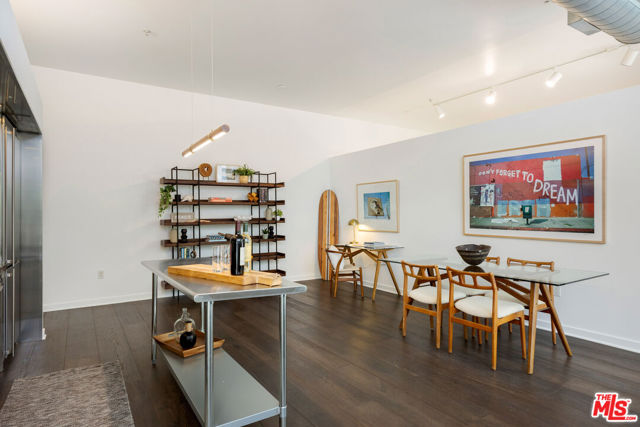 4080 Glencoe Avenue, Marina del Rey CA: https://media.crmls.org/mediaz/ffa2b9ae-08c3-4821-8da1-dc1b960dd874.jpg