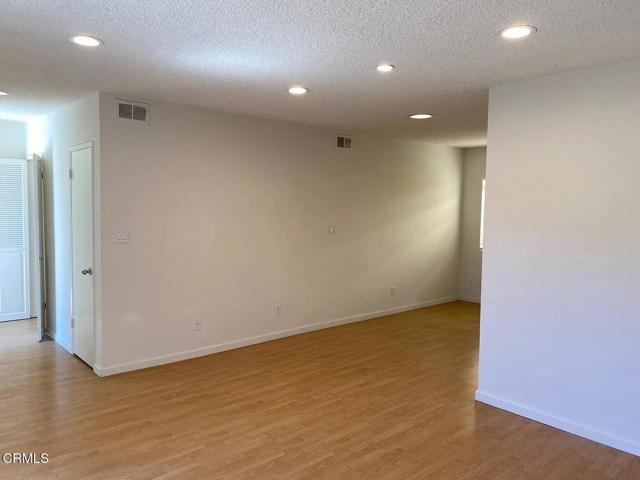 Detail Gallery Image 4 of 11 For 524 E Palm Ave #8,  Burbank,  CA 91501 - 2 Beds | 2 Baths