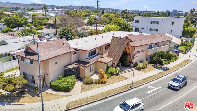 4600 Sawtelle Boulevard, Los Angeles CA: https://media.crmls.org/mediaz/ffa2fb3f-4074-421c-8687-4097021ba64a.jpg