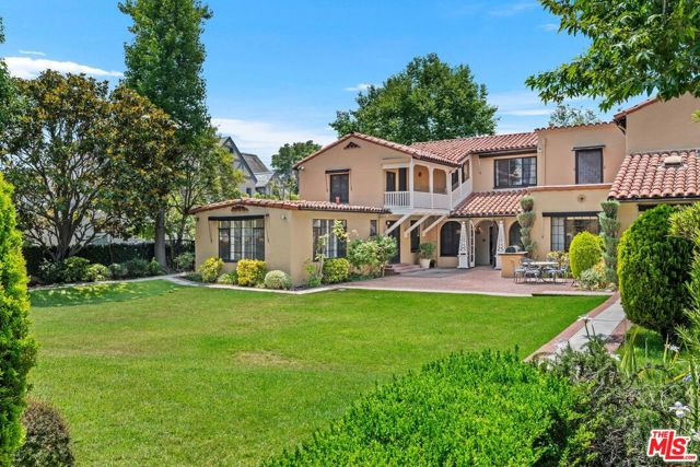 434 S Muirfield Road, Los Angeles CA: https://media.crmls.org/mediaz/ffa340ba-6cf3-4bb2-ac4d-405b84dff532.jpg