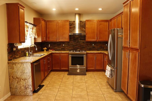 Detail Gallery Image 8 of 17 For 766 Conlon Dr, Hemet,  CA 92545 - 4 Beds | 4 Baths