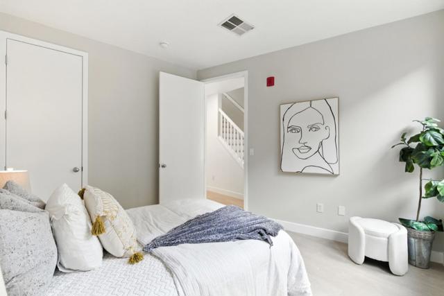 866 Altaire Walk, Palo Alto CA: https://media.crmls.org/mediaz/ffa3d33e-efb7-408d-b8ad-c2e7941dcc80.jpg