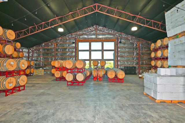 2915 S Vasco Rd, Livermore CA: https://media.crmls.org/mediaz/ffa4edfd-4309-4199-8a98-1d2827b37ece.jpg