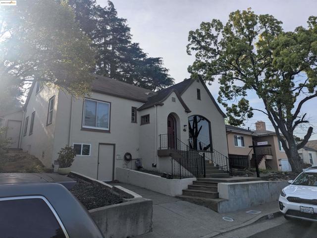 120 Sunset Ave, Vallejo CA: https://media.crmls.org/mediaz/ffa598a7-b75b-4a4a-a073-0bd3e0873074.jpg