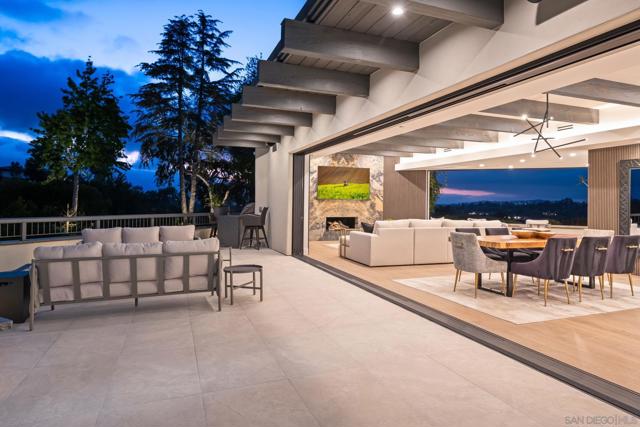 5465 Avenida Maravillas, Rancho Santa Fe CA: https://media.crmls.org/mediaz/ffa5eb27-b113-4e64-abb0-076fa465c266.jpg