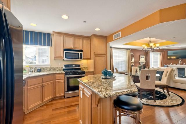 4031 Aidan Cir, Carlsbad CA: https://media.crmls.org/mediaz/ffa61e29-d8a9-4f23-a159-740edfcb193f.jpg