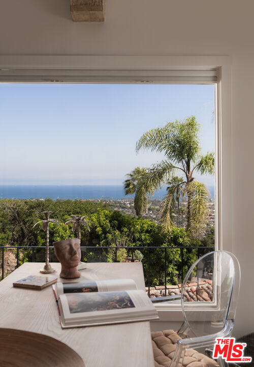 15 Loma Media Road, Santa Barbara CA: https://media.crmls.org/mediaz/ffa62163-bc25-41ce-b324-363ae140930b.jpg
