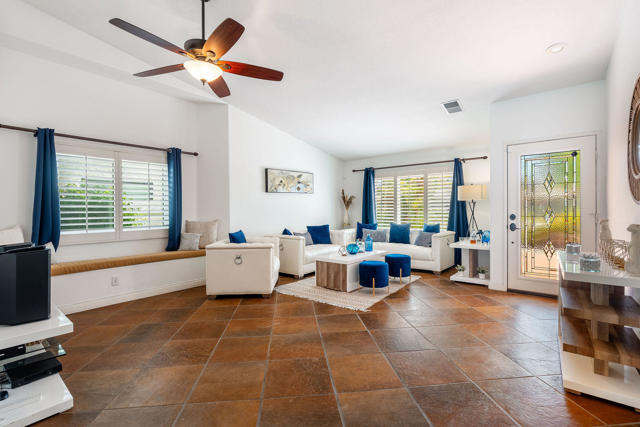 47845 Via Firenze, La Quinta CA: https://media.crmls.org/mediaz/ffa6babf-c90b-4bfd-8553-43d98d650ca8.jpg