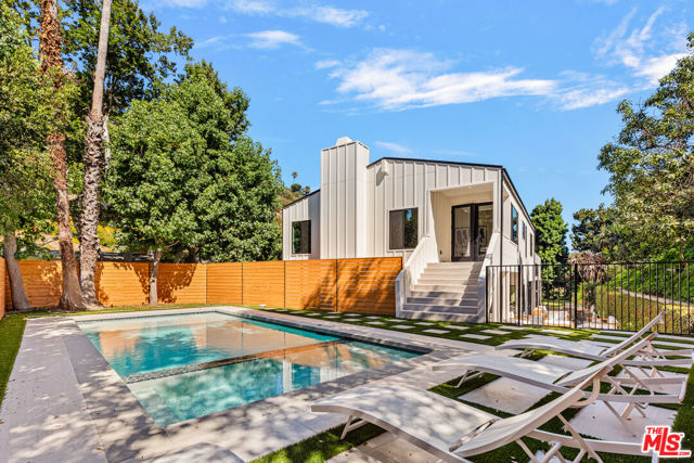 1401 N Bundy Drive, Los Angeles CA: https://media.crmls.org/mediaz/ffa6d14b-c21c-406e-ba6e-591df93c2af1.jpg