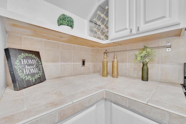 4040 Porte La Paz, San Diego CA: https://media.crmls.org/mediaz/ffa6f41e-cefe-47bb-bb67-31d5e96dc856.jpg