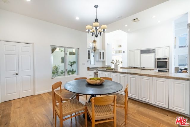 21965 Saddle Peak Road, Topanga CA: https://media.crmls.org/mediaz/ffa6f764-1d28-418a-b8fb-aff88720d2fb.jpg