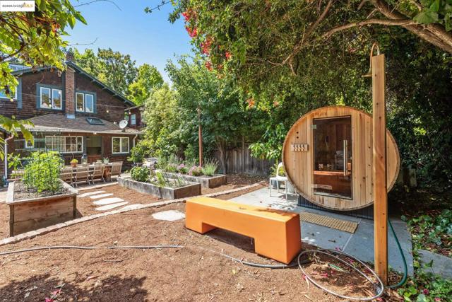 3019 Benvenue Ave, Berkeley CA: https://media.crmls.org/mediaz/ffa70a4b-f009-42b4-9f8f-89d0fd91bd63.jpg