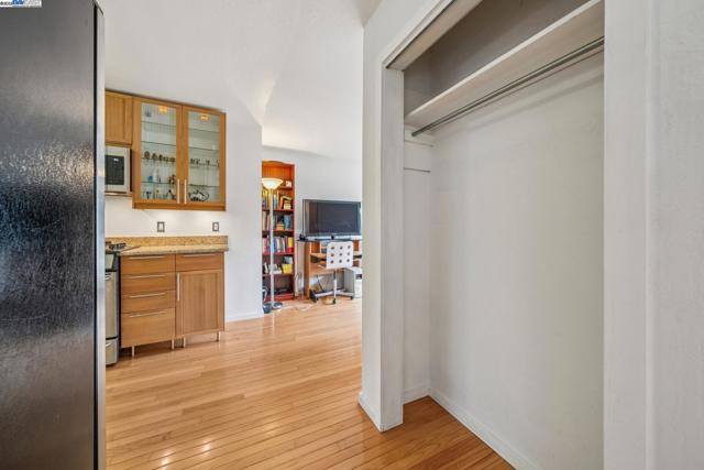 7171 HOMEWOOD DRIVE, Oakland CA: https://media.crmls.org/mediaz/ffa94331-353f-4f52-829a-ffa056165722.jpg