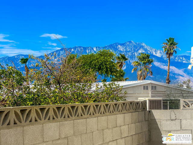 69421 Poolside Drive, Desert Hot Springs CA: https://media.crmls.org/mediaz/ffaa38cb-55ab-4f88-904e-03138e652536.jpg