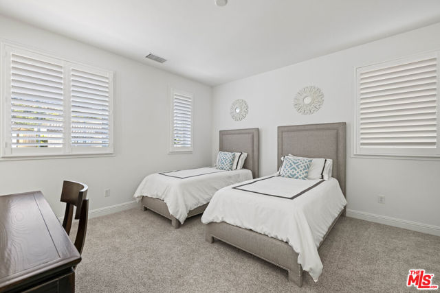 20162 W Cromwell Way, Porter Ranch CA: https://media.crmls.org/mediaz/ffaa72bc-c94d-4475-81ec-a02b8b7e394a.jpg