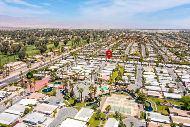 14 International Boulevard, Rancho Mirage CA: https://media.crmls.org/mediaz/ffaa8a54-feb5-4e69-9e59-1e516c510357.jpg