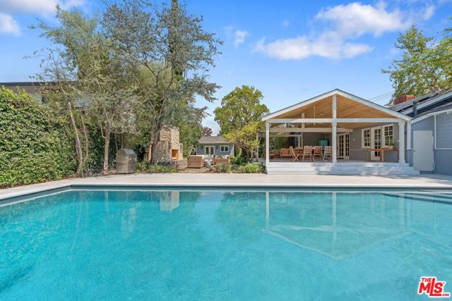 5705 Sunnyslope Avenue, Valley Glen CA: https://media.crmls.org/mediaz/ffaafeac-2f52-4485-9937-4526e3ed450b.jpg