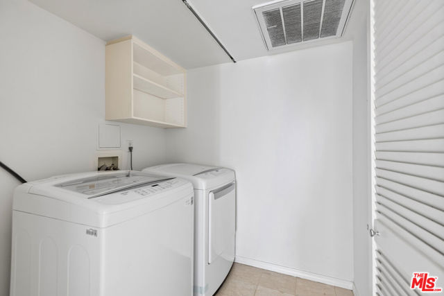 13600 MARINA POINTE Drive, Marina del Rey CA: https://media.crmls.org/mediaz/ffab2fcc-587e-4f75-a9e5-7ae23d1de7ec.jpg