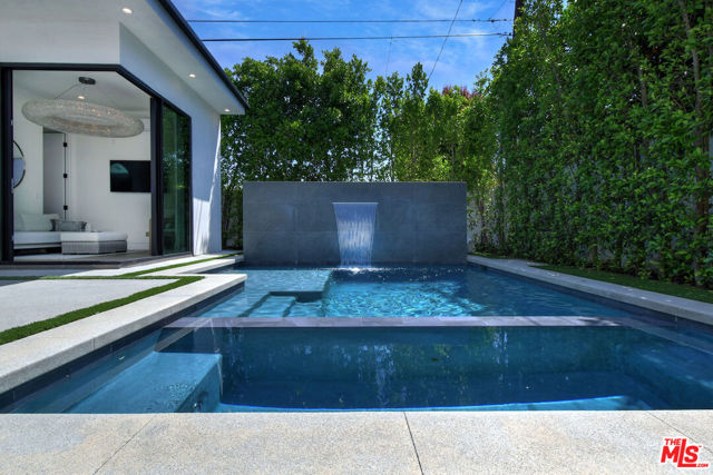 5316 Lennox, Sherman Oaks CA: https://media.crmls.org/mediaz/ffab577d-1001-4640-83ba-1005cf032185.jpg