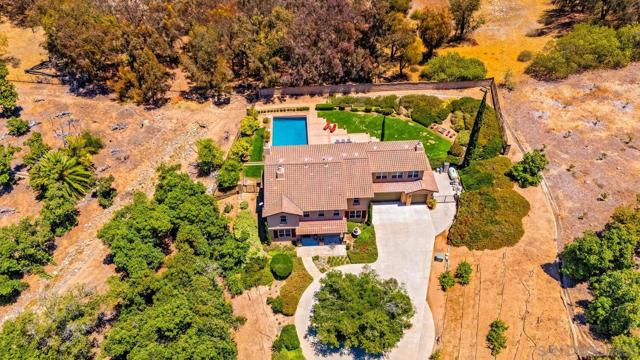 1272 Chateau Montelena, Bonsall CA: https://media.crmls.org/mediaz/ffab5d4a-2617-4541-888d-8fa26b32c60c.jpg