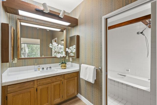 6425 Zinn Dr, Oakland CA: https://media.crmls.org/mediaz/ffabac83-65e3-4386-bcd6-61c5b782c9c7.jpg
