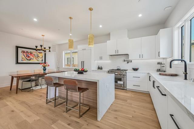 980 Lucky Avenue, Menlo Park CA: https://media.crmls.org/mediaz/ffabc468-3e17-4923-a2dc-637319b00b67.jpg