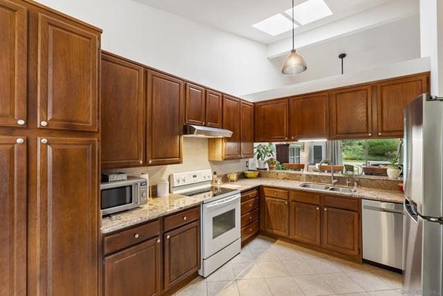 17909 Avenida Alozdra, San Diego CA: https://media.crmls.org/mediaz/ffabd161-ce8f-4d10-a16a-b7ec3636f29a.jpg