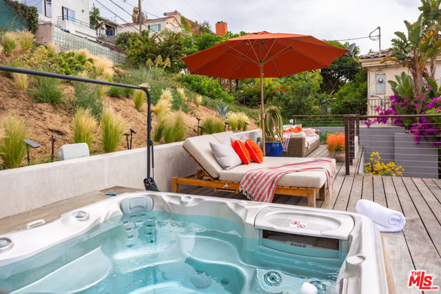 218 Montreal Street, Playa del Rey CA: https://media.crmls.org/mediaz/ffac1d2b-c2a1-47a5-b43e-b10e42c83749.jpg