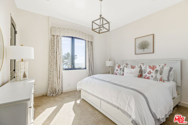 30532 MORNING VIEW Drive, Malibu CA: https://media.crmls.org/mediaz/ffac2939-21b2-4b0a-b421-9298e1d16811.jpg