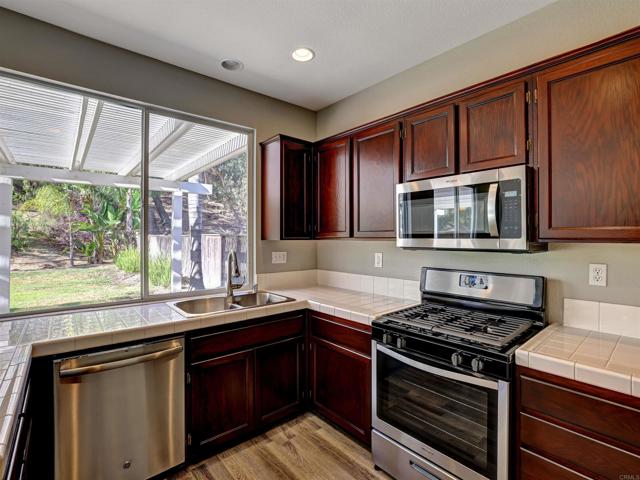 Detail Gallery Image 15 of 51 For 13467 Leafwood Dr, Corona,  CA 92883 - 4 Beds | 3 Baths