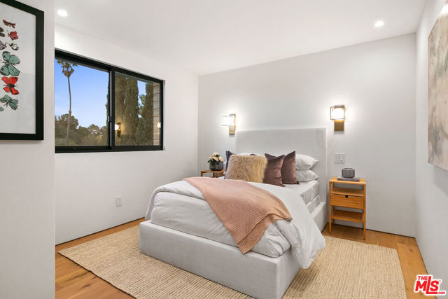 11428 Dona Lola Drive, Studio City CA: https://media.crmls.org/mediaz/ffacd71b-dda6-4063-bbcd-7b4dff2b7ec3.jpg