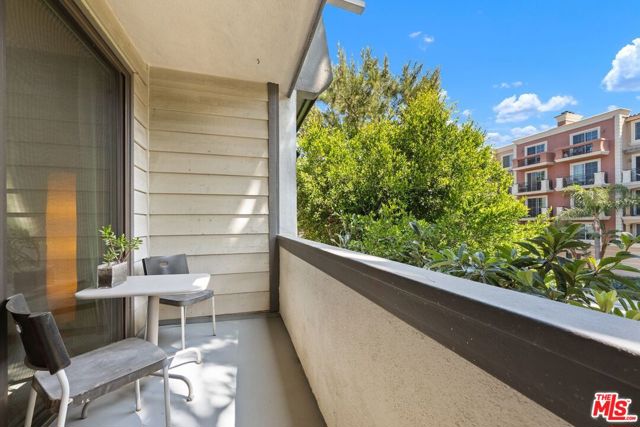 306 Bora Bora Way, Marina del Rey CA: https://media.crmls.org/mediaz/ffad00a0-1732-41dc-a7b6-69a7d1534d8d.jpg