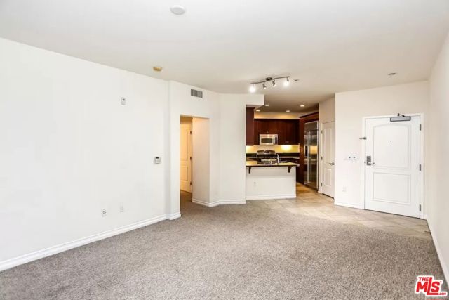 629 Traction Avenue, Los Angeles CA: https://media.crmls.org/mediaz/ffad37d1-70c5-46c7-a52a-2699e534274e.jpg