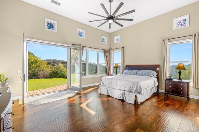 29472 Welk Highland Dr., Escondido CA: https://media.crmls.org/mediaz/ffad55a0-b5a2-494d-b41c-fa1dc1580d40.jpg