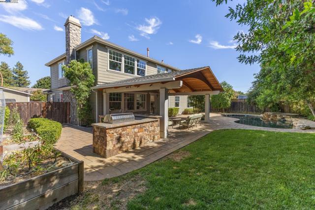 5531 Calico Ln, Pleasanton CA: https://media.crmls.org/mediaz/ffad7525-5b94-45e7-b608-f39c096f8463.jpg