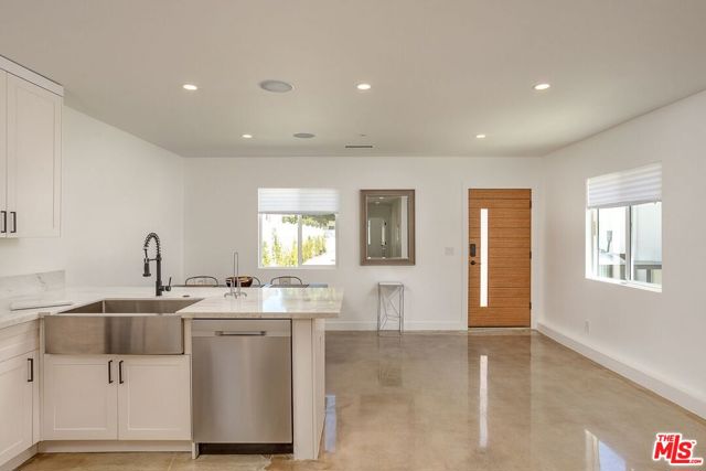 7413 Jamieson Avenue, Reseda CA: https://media.crmls.org/mediaz/ffaddb1f-13bb-4076-a5c9-a583cfadd3f7.jpg