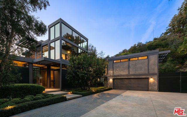9321 Cherokee Lane Beverly Hills, California Published on the cover of Dwell magazine for its achievement in architecture and design. Living Homes completely reimagined its RK2 model - a design conceived by the prolific SCI-Arc co-founder, Ray Kappe. Nestled in Beverly Hills, a newly renovated gated and secluded estate that stares down a verdant canyon with breathtaking views on approximately three-quarters of an acre. A smart home that personifies quintessential California indoor-outdoor living complimented by a lush and peaceful landscape. Featuring 5 bedrooms, 5 bathrooms, an infinity edge pool, cold plunge, sauna, outdoor shower and fireplace all set in complete privacy for those demanding a private retreat.