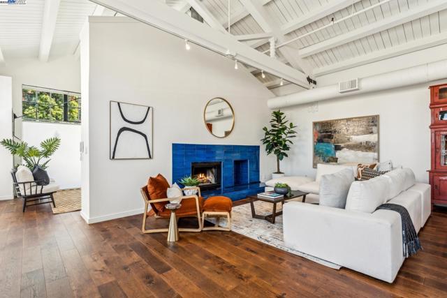 311 4th St, Oakland CA: https://media.crmls.org/mediaz/ffae5640-fc4e-4deb-ba15-9f4dd140efd8.jpg