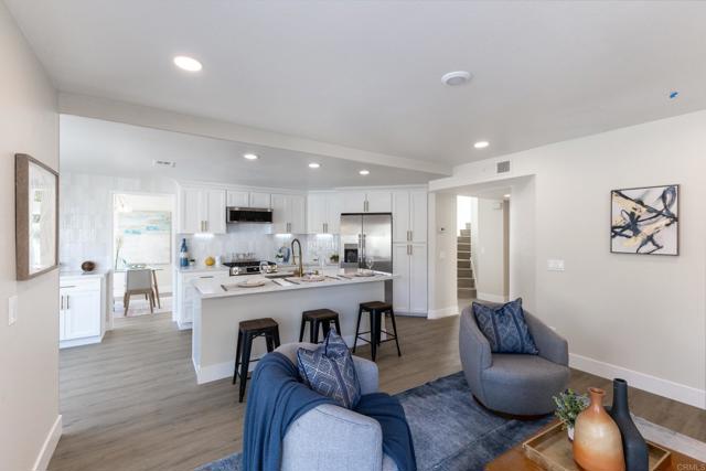 Detail Gallery Image 5 of 24 For 1746 Country Squire, Vista,  CA 92081 - 4 Beds | 3 Baths